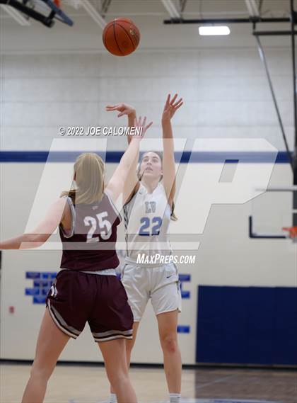 Thumbnail 2 in Davenport vs La Vernia (UIL 4A Region 3 Bi-District) photogallery.