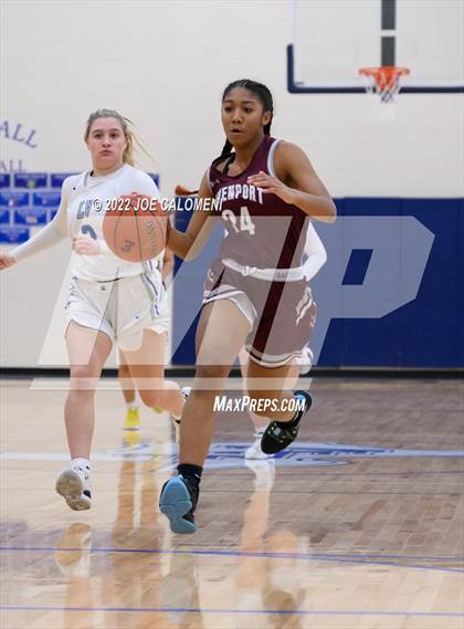 Thumbnail 3 in Davenport vs La Vernia (UIL 4A Region 3 Bi-District) photogallery.