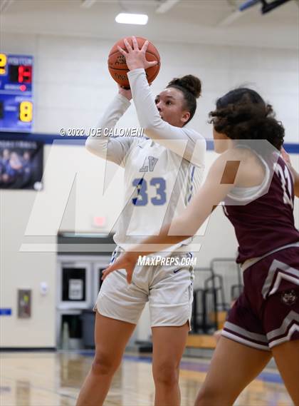 Thumbnail 3 in Davenport vs La Vernia (UIL 4A Region 3 Bi-District) photogallery.