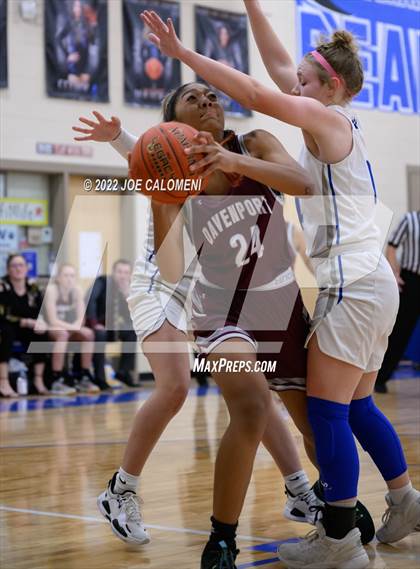 Thumbnail 2 in Davenport vs La Vernia (UIL 4A Region 3 Bi-District) photogallery.