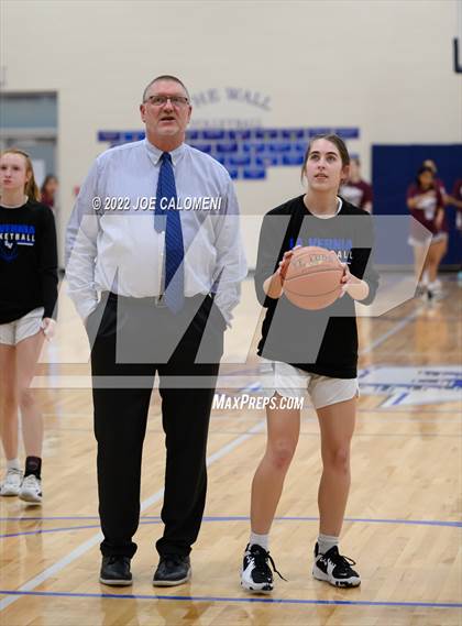 Thumbnail 3 in Davenport vs La Vernia (UIL 4A Region 3 Bi-District) photogallery.