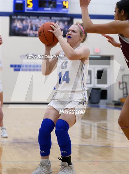 Thumbnail 3 in Davenport vs La Vernia (UIL 4A Region 3 Bi-District) photogallery.