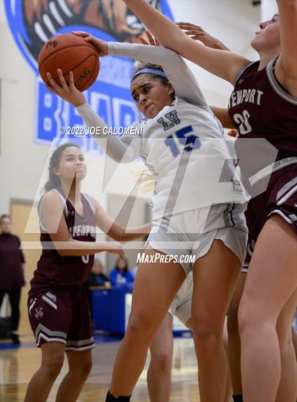 Thumbnail 2 in Davenport vs La Vernia (UIL 4A Region 3 Bi-District) photogallery.