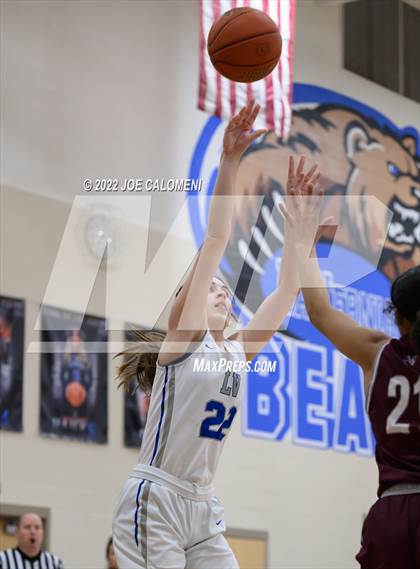 Thumbnail 2 in Davenport vs La Vernia (UIL 4A Region 3 Bi-District) photogallery.