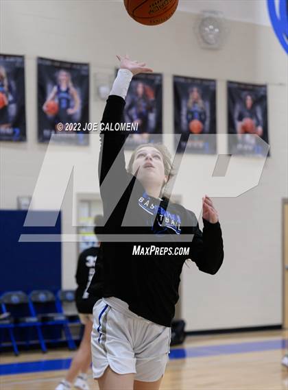 Thumbnail 2 in Davenport vs La Vernia (UIL 4A Region 3 Bi-District) photogallery.