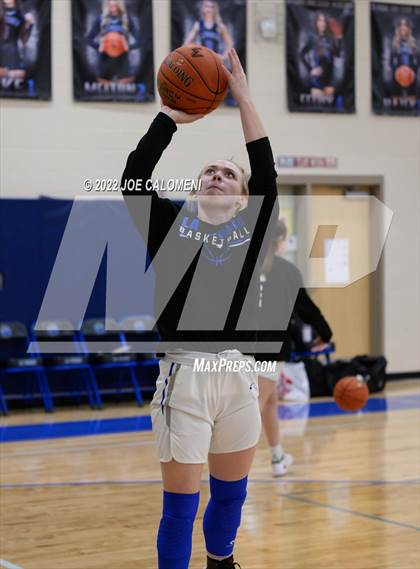 Thumbnail 2 in Davenport vs La Vernia (UIL 4A Region 3 Bi-District) photogallery.
