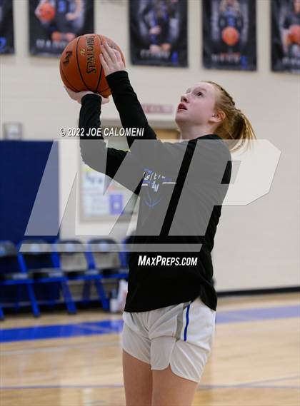Thumbnail 3 in Davenport vs La Vernia (UIL 4A Region 3 Bi-District) photogallery.