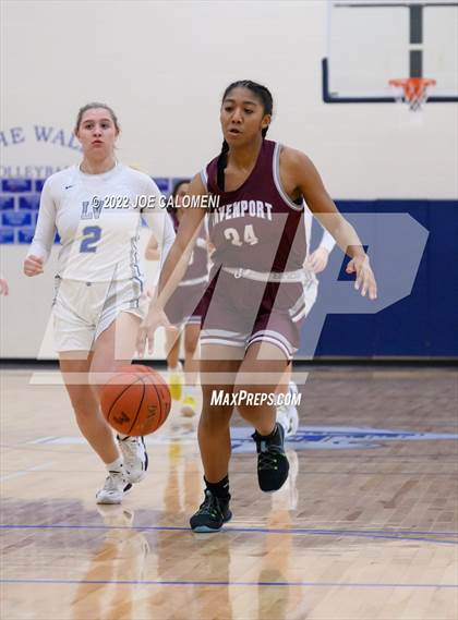 Thumbnail 3 in Davenport vs La Vernia (UIL 4A Region 3 Bi-District) photogallery.
