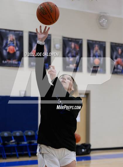 Thumbnail 3 in Davenport vs La Vernia (UIL 4A Region 3 Bi-District) photogallery.