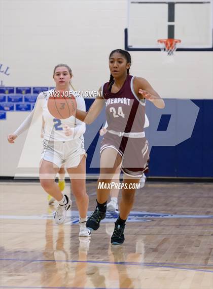 Thumbnail 3 in Davenport vs La Vernia (UIL 4A Region 3 Bi-District) photogallery.