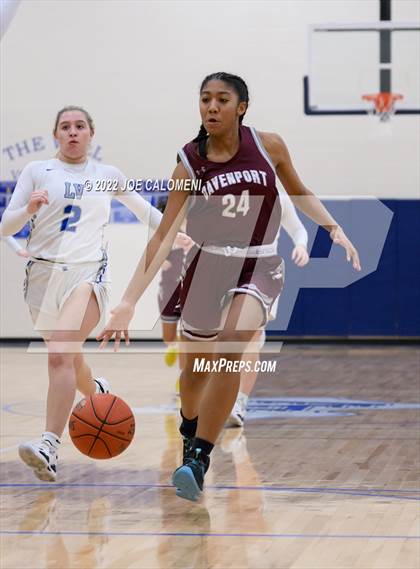 Thumbnail 2 in Davenport vs La Vernia (UIL 4A Region 3 Bi-District) photogallery.