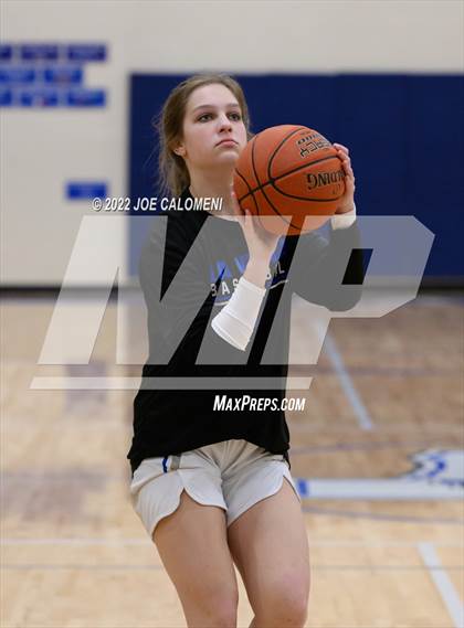 Thumbnail 1 in Davenport vs La Vernia (UIL 4A Region 3 Bi-District) photogallery.