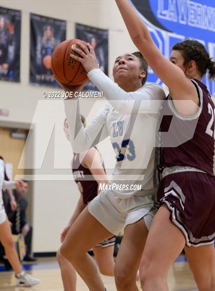 Thumbnail 3 in Davenport vs La Vernia (UIL 4A Region 3 Bi-District) photogallery.