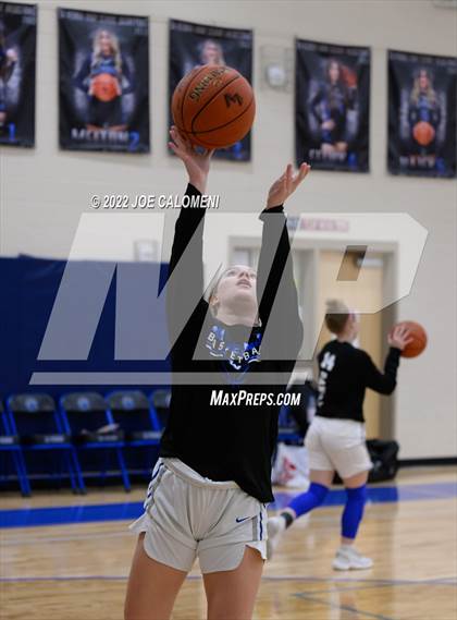 Thumbnail 3 in Davenport vs La Vernia (UIL 4A Region 3 Bi-District) photogallery.
