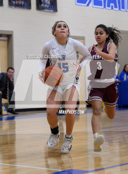 Thumbnail 2 in Davenport vs La Vernia (UIL 4A Region 3 Bi-District) photogallery.