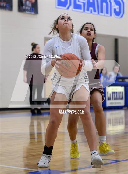 Thumbnail 3 in Davenport vs La Vernia (UIL 4A Region 3 Bi-District) photogallery.