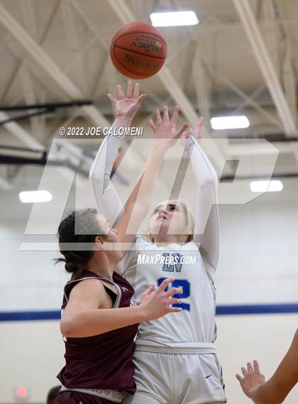 Thumbnail 3 in Davenport vs La Vernia (UIL 4A Region 3 Bi-District) photogallery.