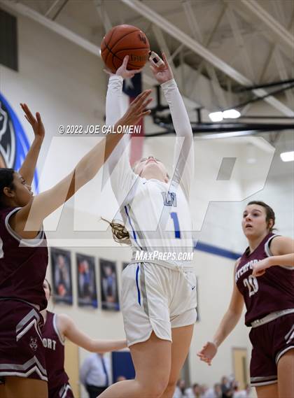 Thumbnail 1 in Davenport vs La Vernia (UIL 4A Region 3 Bi-District) photogallery.