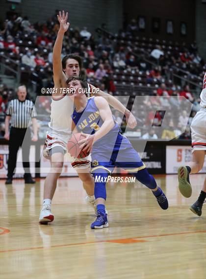 Thumbnail 3 in San Juan vs. Grantsville (UHSAA 3A Semifinal) photogallery.