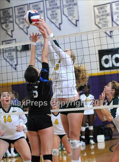 Thumbnail 2 in Walton vs. Edison (Durango Fall Classic) photogallery.