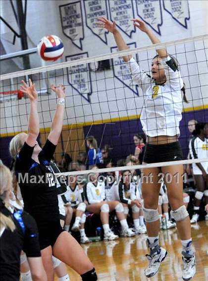 Thumbnail 3 in Walton vs. Edison (Durango Fall Classic) photogallery.