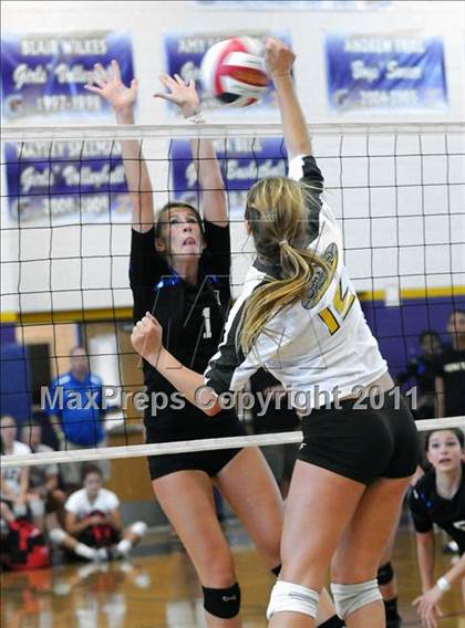 Thumbnail 1 in Walton vs. Edison (Durango Fall Classic) photogallery.