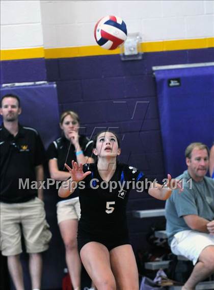 Thumbnail 2 in Walton vs. Edison (Durango Fall Classic) photogallery.
