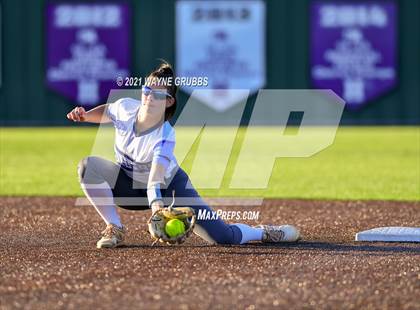 Thumbnail 1 in White Oak vs. West Rusk (UIL 3A Regional Quarterfinal) photogallery.