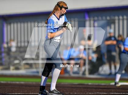 Thumbnail 1 in White Oak vs. West Rusk (UIL 3A Regional Quarterfinal) photogallery.