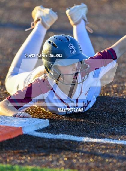 Thumbnail 3 in White Oak vs. West Rusk (UIL 3A Regional Quarterfinal) photogallery.