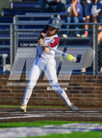 Thumbnail 3 in White Oak vs. West Rusk (UIL 3A Regional Quarterfinal) photogallery.