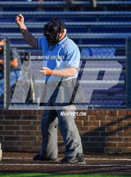 Thumbnail 2 in White Oak vs. West Rusk (UIL 3A Regional Quarterfinal) photogallery.