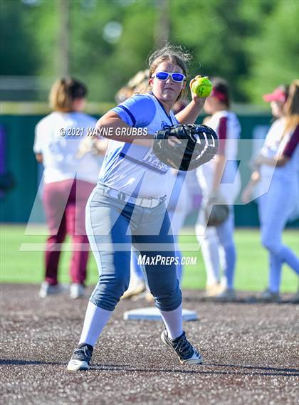Thumbnail 1 in White Oak vs. West Rusk (UIL 3A Regional Quarterfinal) photogallery.