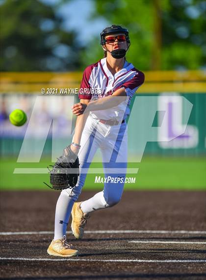 Thumbnail 1 in White Oak vs. West Rusk (UIL 3A Regional Quarterfinal) photogallery.