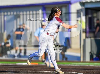 Thumbnail 2 in White Oak vs. West Rusk (UIL 3A Regional Quarterfinal) photogallery.
