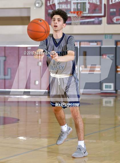 Thumbnail 2 in Salesian vs. Crescenta Valley (Rancho Mirage Holiday Invitational) photogallery.
