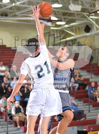 Thumbnail 3 in Salesian vs. Crescenta Valley (Rancho Mirage Holiday Invitational) photogallery.