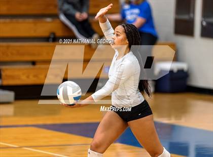 Thumbnail 3 in Bellevue East vs. Omaha Central (Papillion-LaVista South) photogallery.