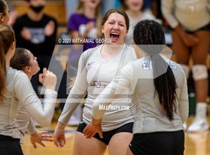 Thumbnail 3 in Bellevue East vs. Omaha Central (Papillion-LaVista South) photogallery.