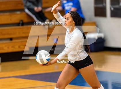 Thumbnail 2 in Bellevue East vs. Omaha Central (Papillion-LaVista South) photogallery.
