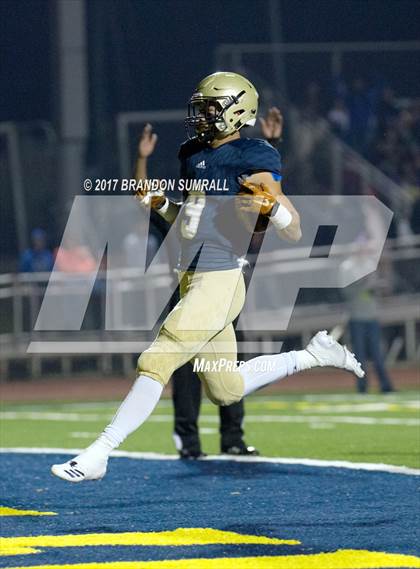 Thumbnail 3 in Briarwood Christian vs. Etowah (AHSAA 5A 3rd Round) photogallery.
