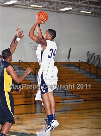 Thumbnail 2 in Fort Bend Marshall vs. La Marque (McDonald's Texas Invitational) photogallery.