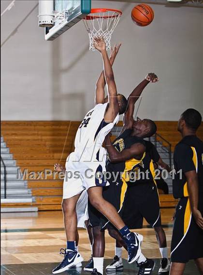 Thumbnail 1 in Fort Bend Marshall vs. La Marque (McDonald's Texas Invitational) photogallery.