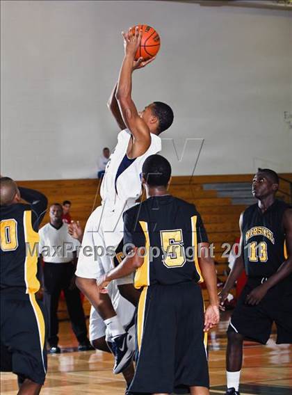Thumbnail 1 in Fort Bend Marshall vs. La Marque (McDonald's Texas Invitational) photogallery.