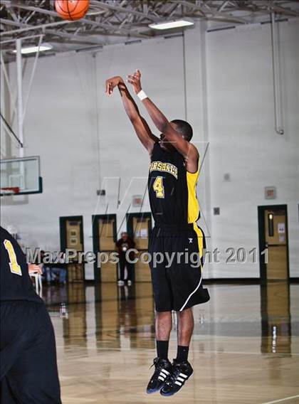 Thumbnail 2 in Fort Bend Marshall vs. La Marque (McDonald's Texas Invitational) photogallery.