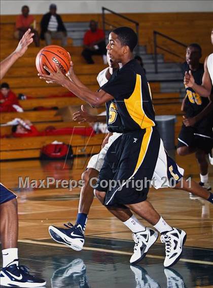 Thumbnail 3 in Fort Bend Marshall vs. La Marque (McDonald's Texas Invitational) photogallery.