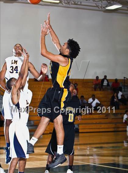 Thumbnail 2 in Fort Bend Marshall vs. La Marque (McDonald's Texas Invitational) photogallery.