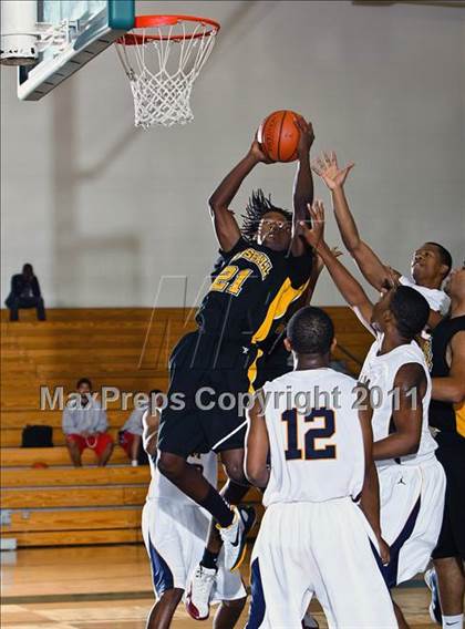 Thumbnail 3 in Fort Bend Marshall vs. La Marque (McDonald's Texas Invitational) photogallery.