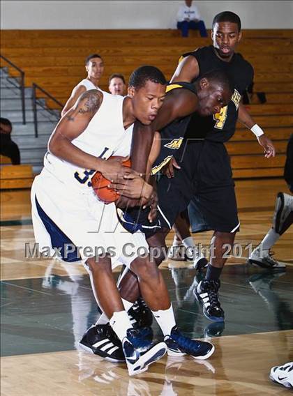 Thumbnail 2 in Fort Bend Marshall vs. La Marque (McDonald's Texas Invitational) photogallery.