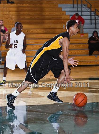Thumbnail 2 in Fort Bend Marshall vs. La Marque (McDonald's Texas Invitational) photogallery.